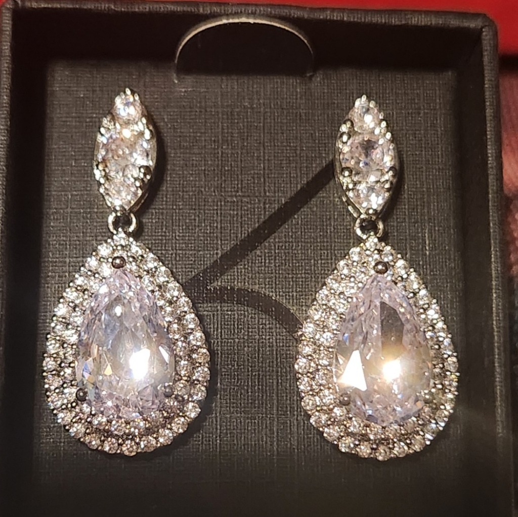Sparkling Silver Teardrop Earrings 25$